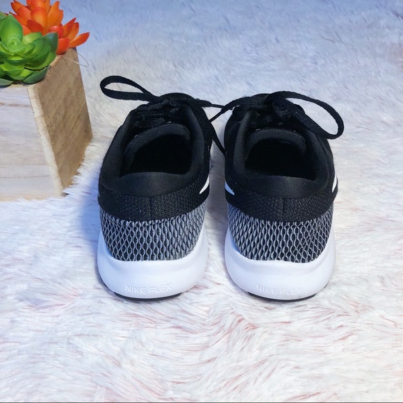 Nike Flex Experience RN Black & White Shoes - Picture 10 of 11